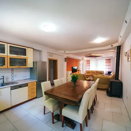 Four Bedroom Holliday * イモツキ