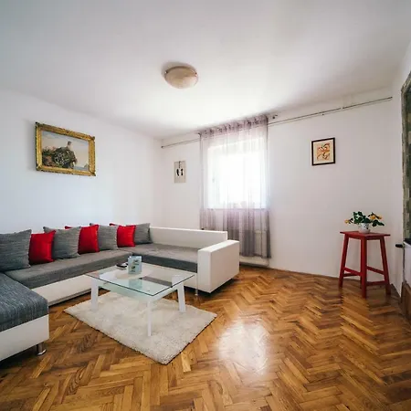 Four Bedroom Holliday イモツキ